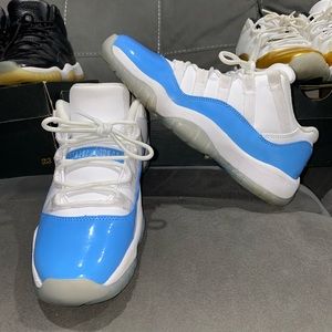 barely worn 11’s , low!